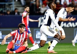 Marbella's Dorian and Acosta react after missing a chance.
